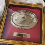 Sushmita Sen Instagram - An honour long overdue!! 👏🤗❤️ Soooooooo proud of you daddy @sensubir 😇👏 #sharing This richly deserved felicitation..My Father being Honoured by the Kolkata District Swimming association for his past achievements in swimming, waterpolo & diving. 😍💃🏻🇮🇳❤️ #prouddaughter I love you guys!! #duggadugga 🤗
