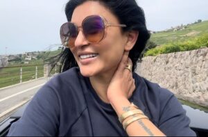 Sushmita Sen Instagram - This happiness is a vibe!! And YOU are the reason!!! 😁❤️💃🏻🥂Thank you all for the love, respect & appreciation you’ll have been showering on #Taali 😍🙏 On behalf of #teamtaali @shreegaurisawant @ravijadhavofficial @gseamsak @afeefanadiadwala @officialjiocinema @kshitijpatwardhan the amazing cast & crew & of course #yourstruly ….Our DEEPEST GRATITUDE!!!🤗❤️🙏 The calls, the messages, the posts, the stories, the flowers, the love notes😀❤️ All forever cherished!!! Thank you for opening your hearts!!! The world needs it!!!🤗 #trulyoverwhelmed I love you guys!!!! #duggadugga 💃🏻💃🏻💃🏻