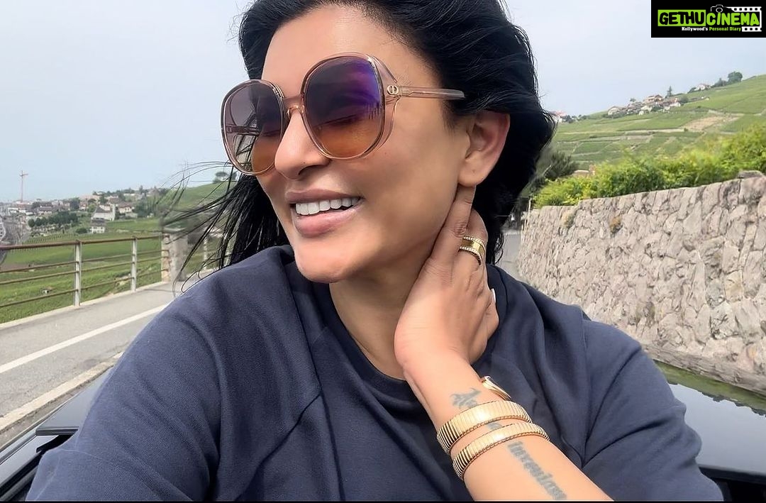 Sushmita Sen Instagram - This happiness is a vibe!! And YOU are the reason!!! πβ€οΈππ»π₯Thank you all for the love, respect & appreciation youβll have been showering on #Taali ππ On behalf of #teamtaali @shreegaurisawant @ravijadhavofficial @gseamsak @afeefanadiadwala @officialjiocinema @kshitijpatwardhan the amazing cast & crew & of course #yourstruly β¦.Our DEEPEST GRATITUDE!!!π€β€οΈπ The calls, the messages, the posts, the stories, the flowers, the love notesπβ€οΈ All forever cherished!!! Thank you for opening your hearts!!! The world needs it!!!π€ #trulyoverwhelmed I love you guys!!!! #duggadugga ππ»ππ»ππ»
