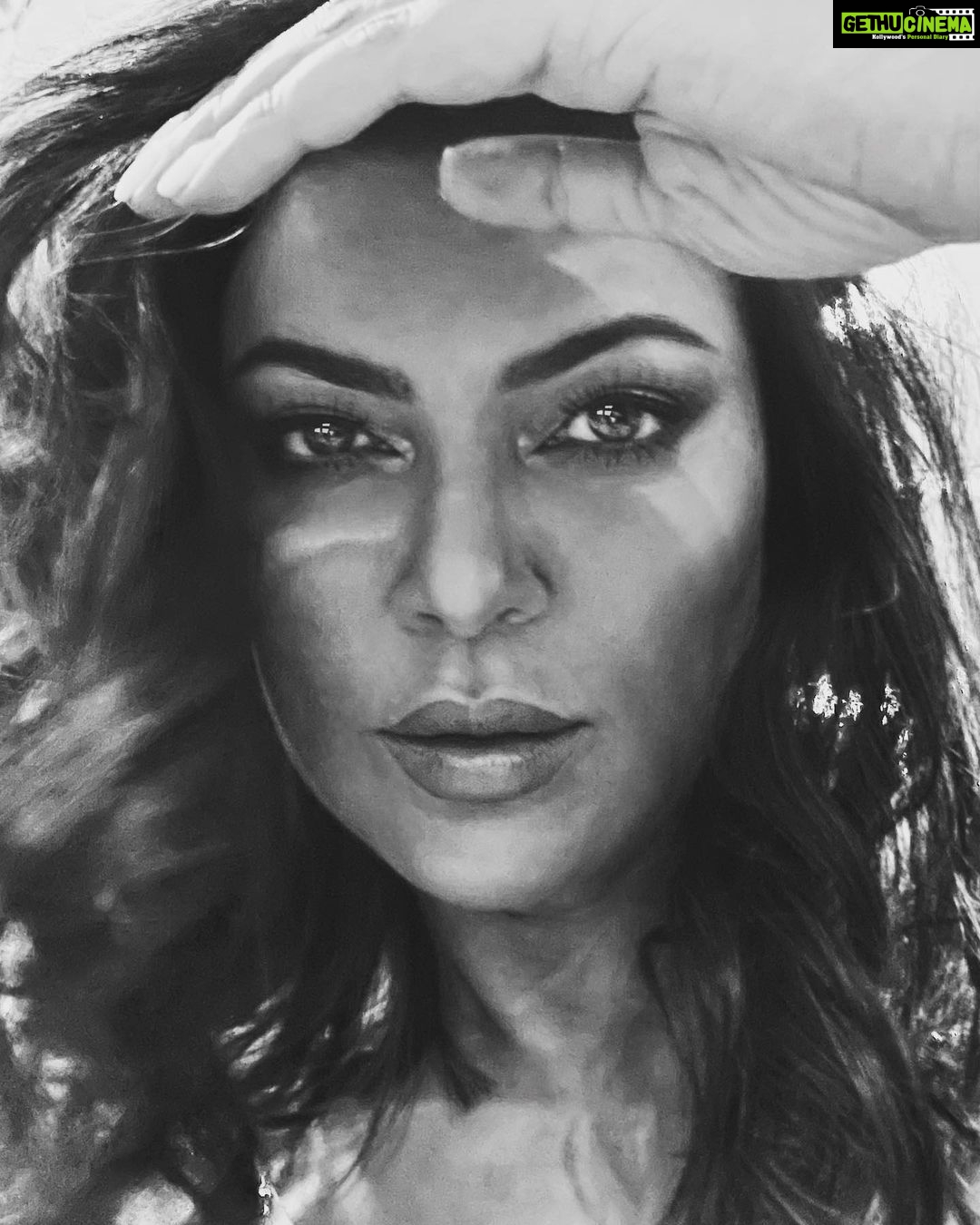 Sushmita Sen Instagram - βWhen you have guts, you will know glory. What the world considers a Myth, will be YOUR story.β β€οΈππ Everything is possible!!! #rootingforme #rootingforyou #letsliveit #authenticlife πΆπππ» #yourstruly #duggadugga I love you guys!!! ππ