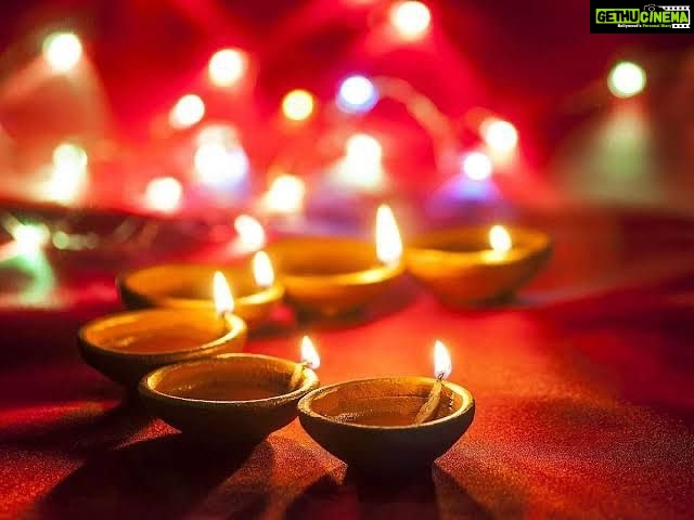 Sushmita Sen Instagram - LIGHT IT UP!!!! ππ€β€οΈπ₯ππ» With Hope, Love & Happiness!! Happy Diwali to you & all your loved ones!!! Hereβs to auspicious New Beginnings!! ππ₯³πΆπππ» #duggadugga I love you guys!!!β€οΈ