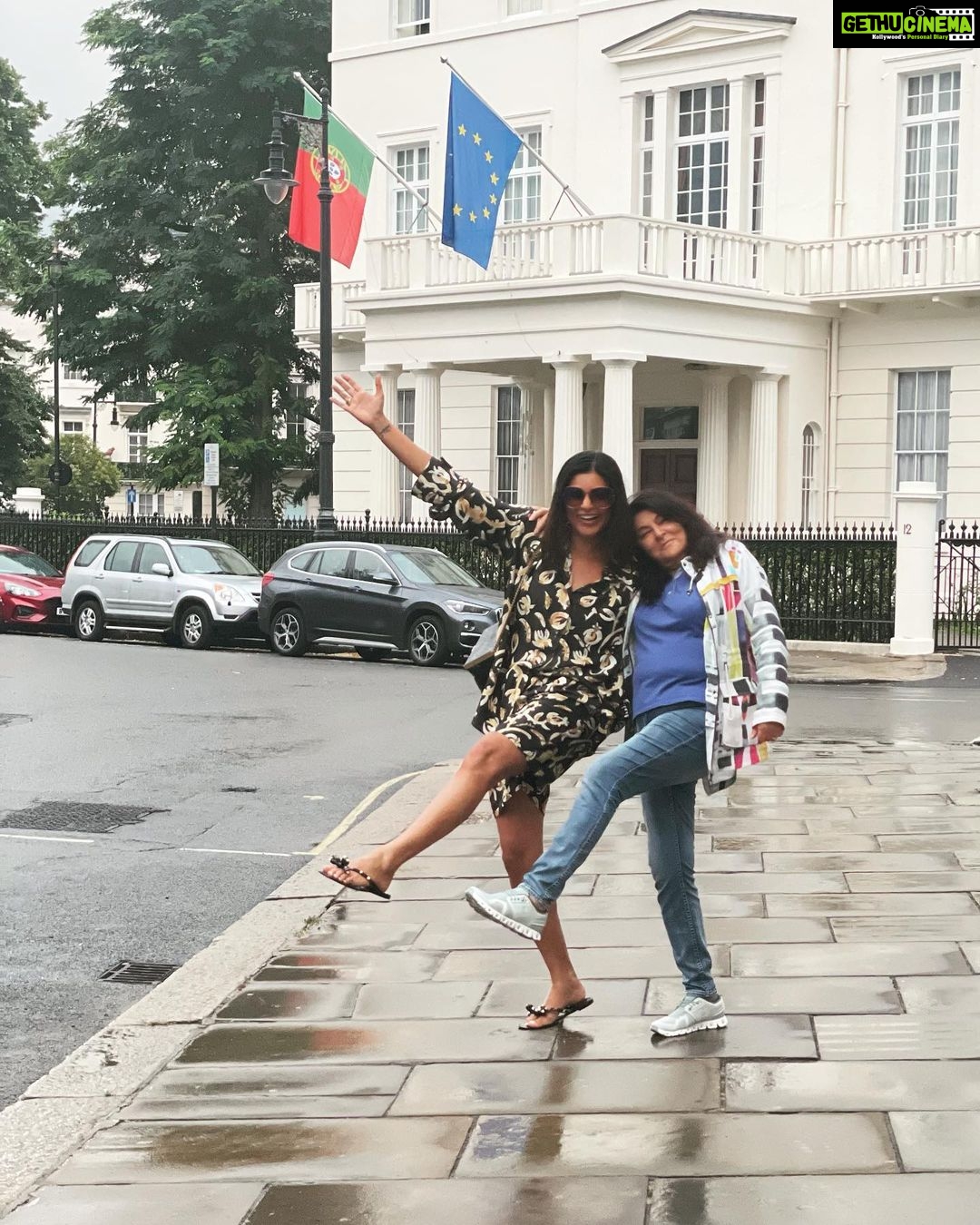 Sushmita Sen Instagram - May we always dance to our own tunesβ¦with coordinated steps & combined lack of inhibition!! πππππ»πΆ Happpyyyyyy Birthday Maa @subhra51 πππ€ππ»π₯° To your health & happiness always!!! #freespirited #birthdaygirl #maa #nanna πππ I love you soooooo much!!! #duggadugga πΆπ€π