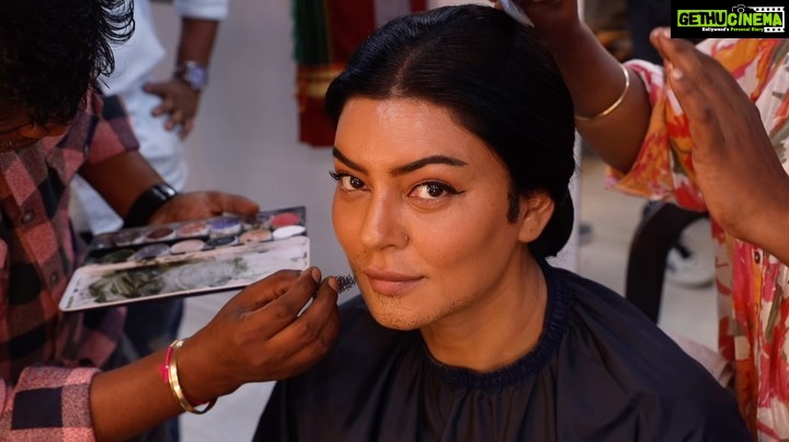Sushmita Sen Instagram - βGauri aa gayiβ πβ€οΈπππ» #bts #Taali #gaurilook #gluwork #restructuringbrows #sideburns #stubble #reshapinglips #strongerjawline #wingedeyes #kohlgaze #concealingtattoos #redbindi β€οΈ @jitendramhatre01 @yogesh.patil1102 #julieTai #pankaj ππβ€οΈπ A huge shoutout to the most talented Stylist @umabiju & her team for the ENTIRE look & authentic feel of #Taali ππ€β€οΈ The research, the detailsβ¦the fluidity!!! Well done my beautiful lady!!!ππππ #sharing #labouroflove πβ€οΈ I love you guys!!!! #duggadugga ππ»ππ»ππ»