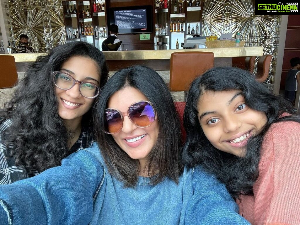 Sushmita Sen Instagram - I am in a happy place!!!😁🤗❤️💃🏻💋NOT MARRIED…NO RINGS…Unconditionally surrounded by love!!🌈 Enough clarification given…now back to life & work!!😊❤️👍 Thank you for sharing in my happiness always…and for those who don’t…it’s #NOYB Anyway!!!😉😄👍 I love you guys!!! ❤️😍💋 #duggadugga #yourstruly 🌈