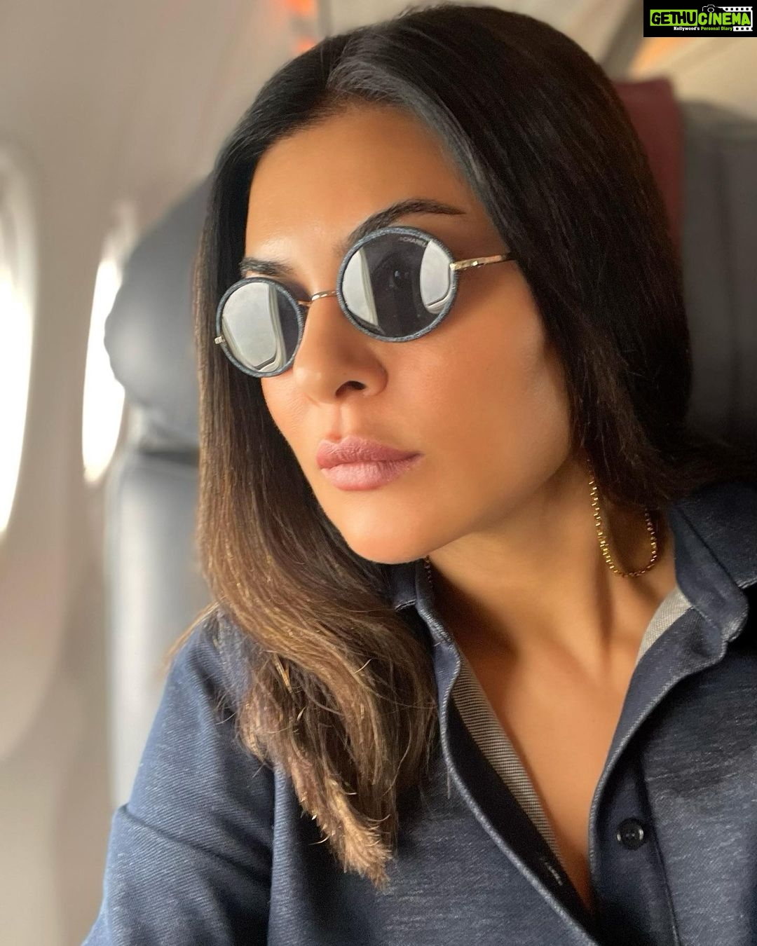 Sushmita Sen Instagram - Plane & self(ies) 😄💋I love journeys…especially the ones that arrive at belonging!! 😍🤗😊 #memories Enroute #sangaifestival2022 #manipur #favouritenortheast 🤗💃🏻❤️🎶✈️ I love you guys!!! #duggadugga 😇