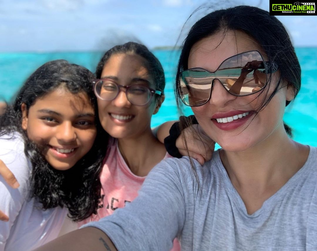 Sushmita Sen Instagram - Happpyyyyy 13th Birthday to the love of my life!!!πππ€β€οΈππ»πΆπ βAlisahβ means Noble, protected by God & a gift of Godβ¦all of which she truly is!!!πππ I continue to proudly witness, the purity of love & the power of divinity in her eyes, in her beliefs, her embrace & mostly importantly, in her actions!!! π€πβ€οΈ I am a better person because I am Alisahβs Mother!!β€οΈ To your health & happiness always Shona!!! Didi & I love you infinity!!β€οΈβ€οΈβ€οΈβ€οΈ #partytime #birthdaygirl #duggadugga #foreverinlove Maa β€οΈππ»ππ @sensubir @subhra51 @pritam_shikhare @reneesen47 #Amadeus #Ziana πππ