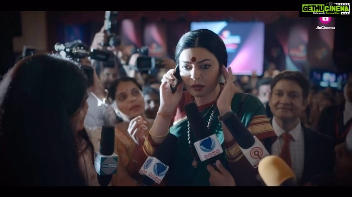 Sushmita Sen Instagram - “Tu laakh gira de bijli mujhpe, main toh satrang banu” Revisiting the #Taali moments that will always stay with me. ❤️ #TaaliOnJioCinema streaming free Aug 15. @officialjiocinema @shreegaurisawant Created by @arjunsbaran and @kartiknishandar Directed by @ravijadhavofficial @gseamsak @tripleaceentertainment @afeefanadiadwala @kshitijpatwardhan @ankurbhatia @mekrutikadeo @suvratjoshi @the_vikram_bham @sheetalk94official @hemangiikavi @vijayvikram77 @aishwarya.narkar #Taali #JioCinema #duggadugga 😇
