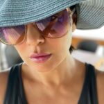Sushmita Sen Instagram - #somethingaboutit 😉💋Life through Rose tinted glasses!!😍🎶 #maldives #yourstruly 💃🏻 I love you guys!!! #duggadugga 🎶🌈