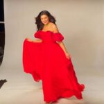 Sushmita Sen Instagram - #abandonment ❤️ And this song!!!! #uffffff 😍🎶 #sharing #thisfeeling #lettinggo #lettingin #yourstruly #duggadugga 🤗😊💋 #happyweekend @subisamuel @danielcbauer @theiatekchandaney #Gemcity 🌈 Song: Tula-Wicked Game 🎶 I love you guys!!!!❤️