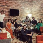 Sushmita Sen Instagram - Thank you Shona @reneesen47 for this wonderful surprise & the memorable evening!!!😄❤️💋 In the company of love, laughter, family & friends…it couldn’t have been better!!!🤗😍💃🏻 #cherished 💋 I love you, #Maa 😍💃🏻 #duggadugga