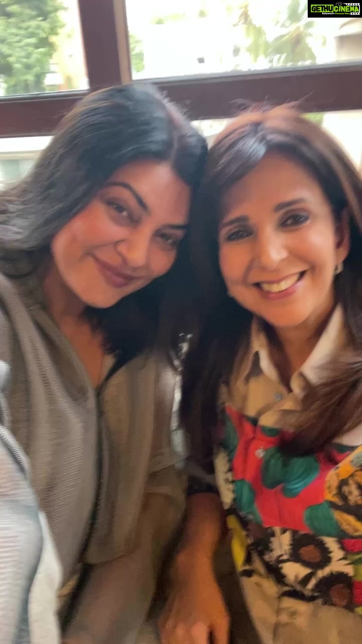 Sushmita Sen Instagram - #livesession β€οΈπππ» #surprise again!!!π Introducing an Angel @vrindaofficial π€ππ Thank you for coming on LIVE with meβ¦the ENERGY just got more beautiful!!!ππ You guys always fill my day up with such love & positivityβ¦even Vrinda noticed!!!πβ€οΈ I love you guys!!! #duggadugga ππππ»