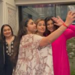 Sushmita Sen Instagram - Hum dono…Aadat se majboor 😄❤️👊This beautiful & strong lady @yasminkarachiwala makes me stretchhhhhh & land into the warmest hug…in the midst of a party ( minor detail) 😅🤗❤️ Refreshing energy & vibe you possess my darling Yasmin!! A memorable evening indeed!!!😍😇💃🏻 #sharing #goodness #spirit #women #sisterhood #energy 😊🌈 I love you guys!!! #duggadugga 💋