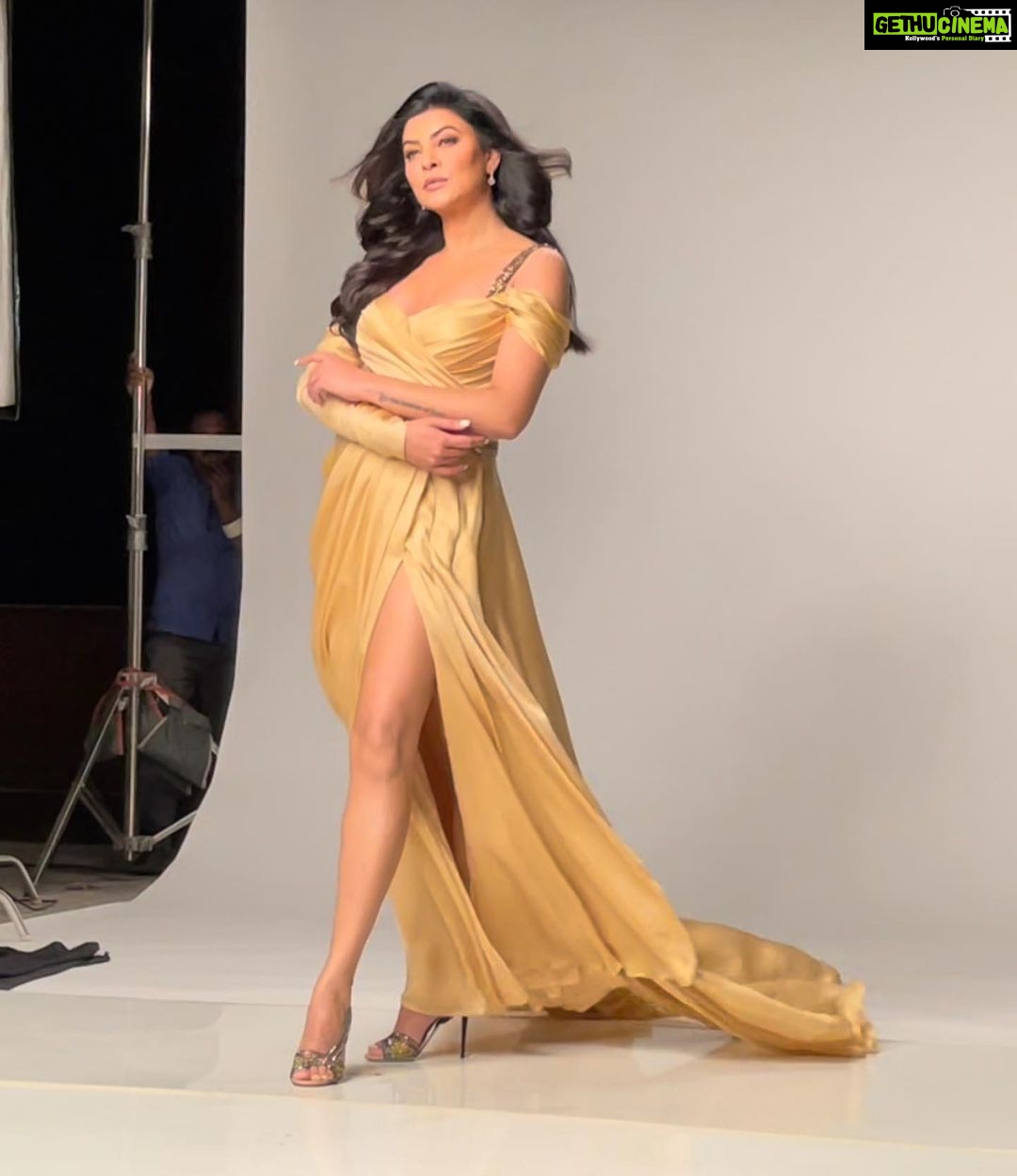 Sushmita Sen Instagram - A focused woman in diffused pictures!!! πβ€οΈπ #videograb #onlyforyou π The campaign will be in focus promises @subisamuel πβ€οΈ Kisses @theiatekchandaney @danielcbauer ππ» #sharing #glimpses #GemcityCampaign πΆ I love you guys beyond!!! #duggadugga #happysunday πππ»π
