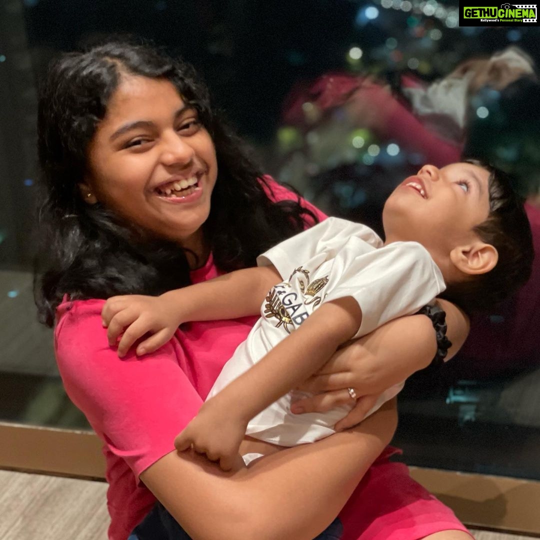 Sushmita Sen Instagram - Hereโs to unconditional love!!!๐โค๏ธ๐คHereโs to Children!!๐๐๐ Alisah @reneesen47 & my Godson #Amadeus ๐ I love you guys!! #sharing #happiness #purevibes #love โค๏ธ #duggadugga