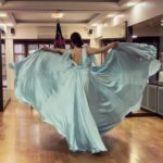 Sushmita Sen Instagram - A dress trial with my favourite person & stylist @theiatekchandaney 😍😁❤️💋 she makes me love every moment of an otherwise crazy day…sharing the fun!!!😉😁💃🏻 love you Theia!!! Picture courtesy: Ace photographer @reneesen47 😃💋 I love you guys…beyond!!!🤗💃🏻 #duggadugga #happysunday 😁