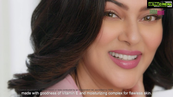 Sushmita Sen Instagram - I've always believed…truth is beautiful!! Specially when it’s felt, experienced or enjoys proof of science!!👍🤗❤️ Loved partnering with @sebamedindia Not just for babies…for your flawless skin too 😊🌈💃🏻 Packed with Moisturizing complex & Vitamin E and yes, it comes with a proof of pH5.5 Don’t just believe me, experience the science for yourself!!! 👍🤗 #ad #Skinscience #Sebamed #Sebamedindia I love you guys!!!! 💃🏻💃🏻💃🏻