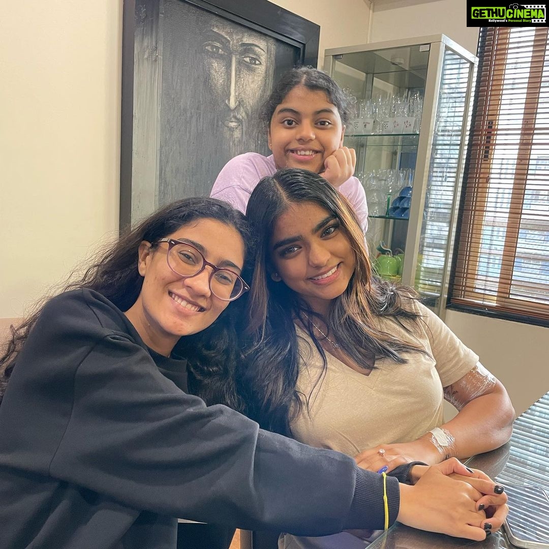 Sushmita Sen Instagram - When you smileβ¦I see the future!!!π Bright, beautiful, happy & promised!! ππΆβ€οΈπ€ππ» #thethreemusketeers #children #love #togetherness #bornfromtheheart #sisterhood #duggadugga πππ Alisah @aaliyahsenb8 @reneesen47 π I love you guys!!! ππ»π€ππ»