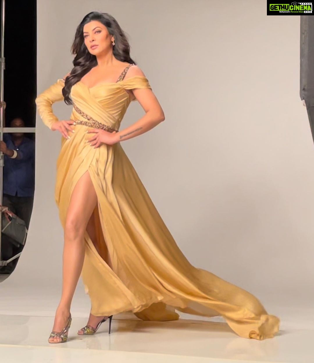 Sushmita Sen Instagram - A focused woman in diffused pictures!!! πβ€οΈπ #videograb #onlyforyou π The campaign will be in focus promises @subisamuel πβ€οΈ Kisses @theiatekchandaney @danielcbauer ππ» #sharing #glimpses #GemcityCampaign πΆ I love you guys beyond!!! #duggadugga #happysunday πππ»π