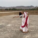 Sushmita Sen Instagram - #whirlingSen ❤️ The very first time I heard #digambar a truly hypnotic song from the soundtrack of #aarya2 This was me…completely in love!!😍😄🎶 I am a fan @vishalkhurana_ 🤗❤️ Your music is as pure & gracious as you are!! Thank you for rocking both seasons of AARYA!!!👏😊💃🏻 The beautiful landscape of Rajasthan…this gorgeous interpretation of Rajasthani Poshak by the incredibly talented @theiatekchandaney & this powerful song!!!🤗👏❤️ #magical #sharing #btsaarya #memories #cherished 💃🏻 @rohit_bhatkar @shivikafacepaint ❤️ I love you guys!!! #duggadugga 😁💋🌈