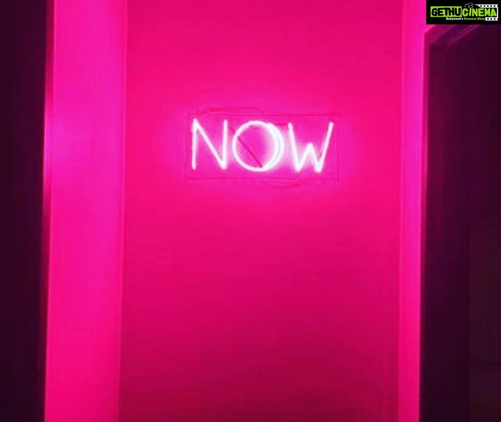 Sushmita Sen Instagram - Why compete with the past or the future!!! When I can live in the ‘Now’…I’ve already ‘Won’ 🤗👊❤️ Your time is #NOW 💋💃🏻😀 #livepassionately #thepowerofnow I love you guys!!! #duggadugga
