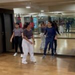 Sushmita Sen Instagram - A fabulous teacher @urmillathakkar22 shows her students Alisah & @reneesen47 not just the steps but the energy she wants in them!!👏😁😍❤️🎶 I love how unique my babies are even when they practice the same steps!!!💋 Well done Urmilla!!! Dancing feet…happy hearts!!! 😀💃🏻🌈 #sharing #energy #love #pride #discipline #daughters #sisters #teacher #dancinghearts 🤗💃🏻💋 I love you guys!!! #duggadugga ❤️
