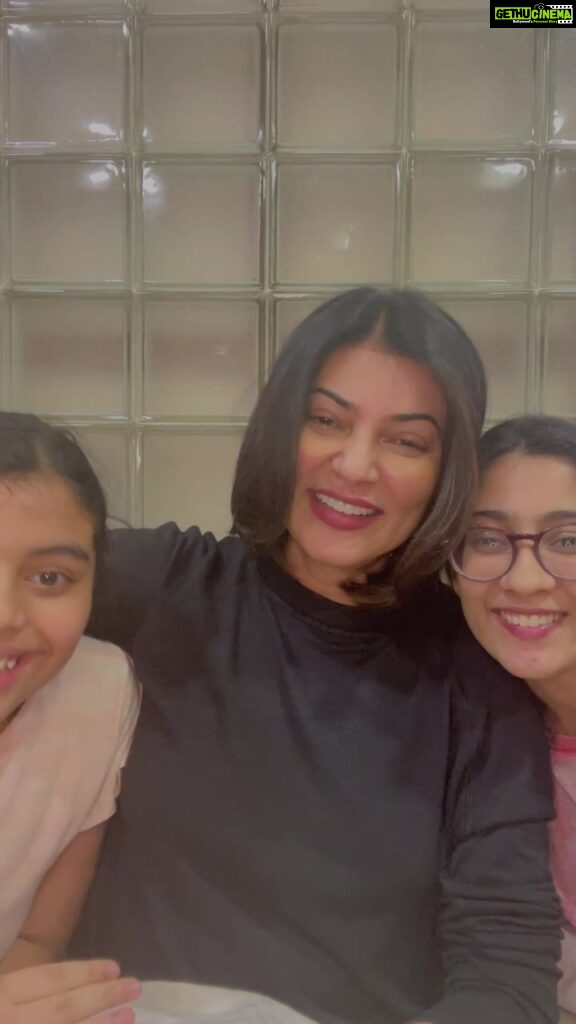 Sushmita Sen Instagram - Spending time with people I love!!! #YOU 😀💋 Gentle reminder…keep the faith!!!😇🙏 Thank you for joining us!!! I love you guys!!! #duggadugga ❤️ Alisah, @reneesen47 & #yourstruly