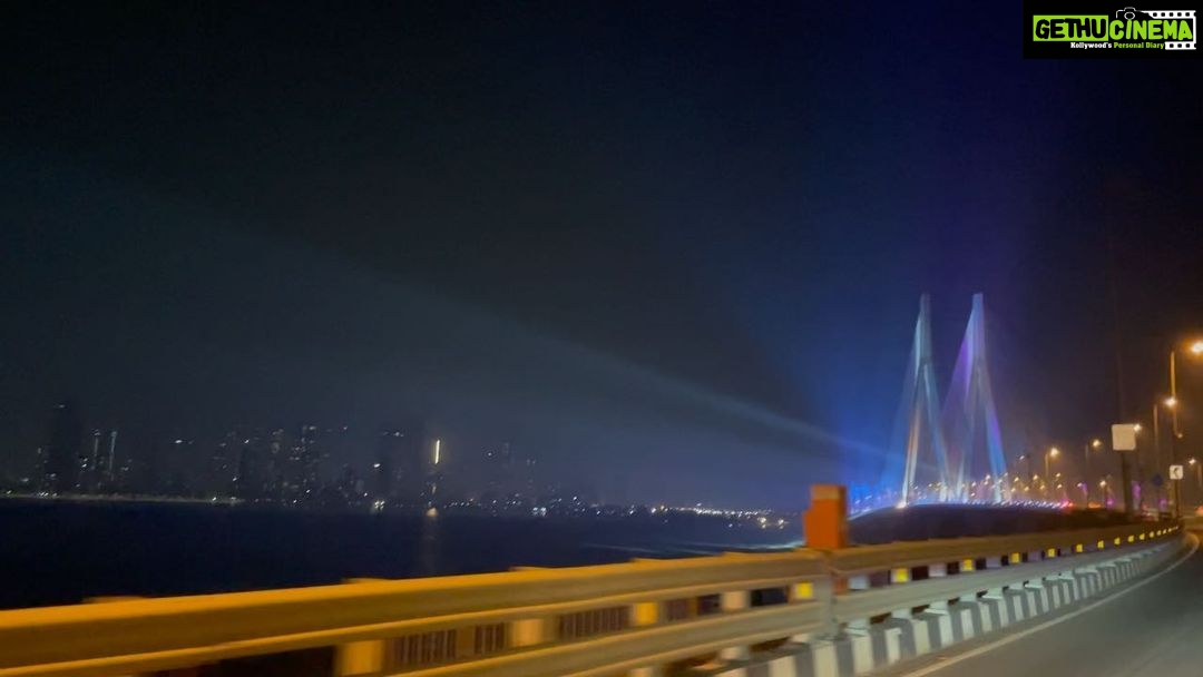 Sushmita Sen Instagram - #aboutlastnight πβ€οΈπΆ The dancing lights, #sealink looked so festive & beautiful!!! The breeze, the drive, the open skies & Alisahβs favourite song on repeat!!!πππ Thank you @rohit_bhatkar for introducing us to this song!!! #itsavibe π€ππ» #cruisingalong #2022 #lovemumbai #myhome #sharing #simplejoys #happyvibes #beauty #hope #love #us ππ»πΆπ Song: Udh Chaliye by @danyalzee π I love you guys!!!! #fly πβ€οΈ#duggadugga #happysunday
