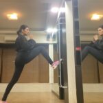 Sushmita Sen Instagram – On your mark…get set… GO GO GO!!!!😄👊❤️

#stretch #open #breathe #hold #repeat 😁💃🏻 #happiness #2022 🎶❤️😄💃🏻

I love you guys!!! #duggadugga 🌈