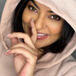 Sushmita Sen Instagram – #lawofattraction ❤️
“Don’t need a reason to be happy…all I need is a mirror” 😉😄💋💃🏻
#happiness #contagious #insidejob #practice #reflect #manifest #selflove #glowwwwwww 😁😍❤️💃🏻🌈💋
I love you guys…beyond!!! 🎶