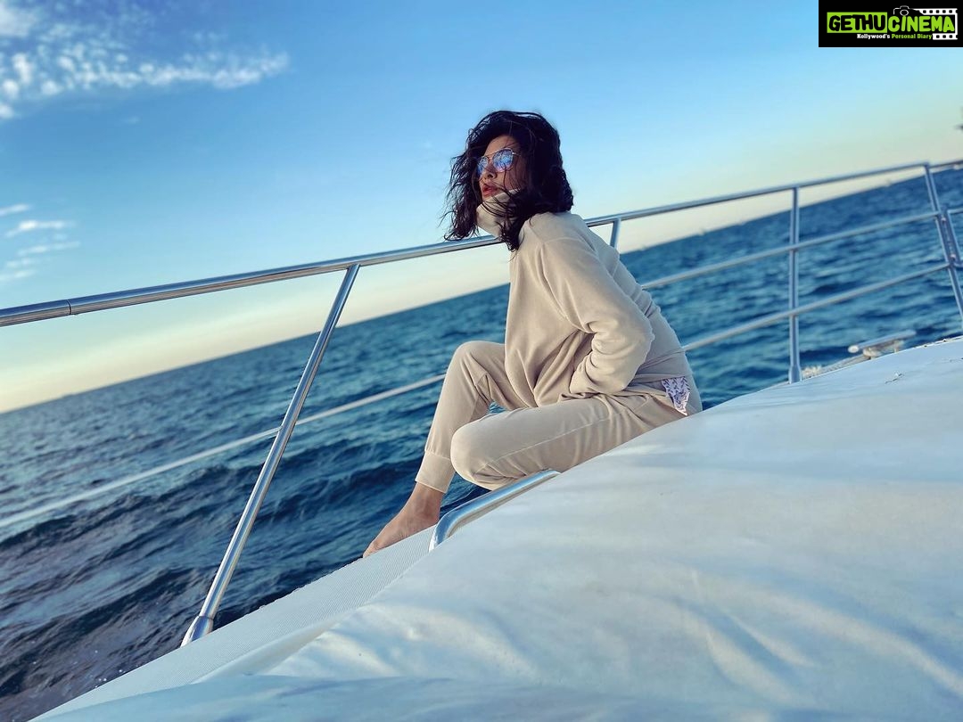Sushmita Sen Instagram - I am always a #traveller ❤️ If not across geographies…through thoughtful journeys…imaginative sojourns…romantic transits…😉😄🤗💃🏻🌈 Life is a journey, ain’t nothing static about it!!!👍😍 Here’s to ‘wishful take offs…and hopeful landings’😀💋🎶 #keepmoving #keepgrowing #travel #explore #discover #reinvent #life #happiness #oneness #thepowerofyou #duggadugga 🌈💃🏻 I love you guys!!!! 💋