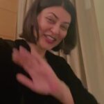 Sushmita Sen Instagram - Just called to say ‘I love you’ & that I mean it from the bottom of my heart😍🎶🥳🌈💃🏻 #Sharing #happiness #family #love as always!!!! 😁💋 #duggadugga