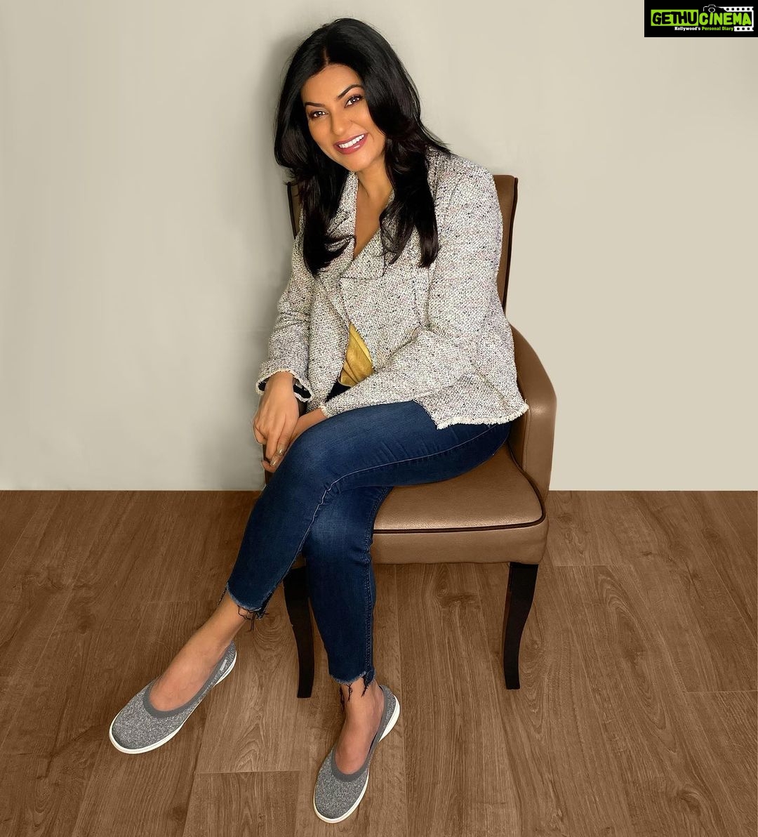 Sushmita Sen Instagram - Focusing on 'comfort, cushioning and softness', Happenstance creates my favorite pair of Lola shoes as light as a feather. 👏🤗💃🏻 Imitating as a smooth second skin and rejoicing in its beauty, these are crafted from Breathable Knitfit and Engineered double soles. Yeah! You can finally feel like flying!! 😍😁💃🏻 @happenstanceofficial X Sushmita Sen Start the comfort experience at happenstance.com #MyHappenstance #LolaShoes #ComfortableShoesAndSandals 💃🏻😀💃🏻