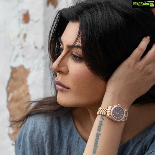 Sushmita Sen Instagram - #portraitofawoman π Aah the depth in stillnessπ Beautifully captured @schezwanfranky #thefrankseries πβ€οΈπ I love you guys!!! #sharing #somethingaboutit #mmuuaah Goooood Morning!!πππ»π