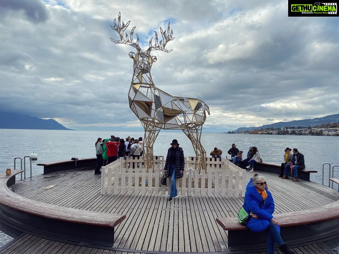 Sushmita Sen Instagram - Merrryyyyyy Christmas!!!ππ€β€οΈππ»ππΆ Hereβs wishing you love, light & hope!!! May you always stretch both arms wide open to receive life & its immeasurable blessings!!!ππππ«βοΈ #yourstruly and her #reindeer ππβ€οΈππ»π I love you guys!!!!ππenjoyyyyyy!!! #duggadugga