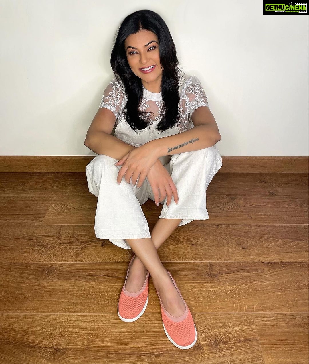 Sushmita Sen Instagram - A cool, on-trend vibe isn't the only thing these Lola shoes from Happenstance have to boast about. The shoe itself is a feat of engineering, crafted with breathable Knitfit and intelligent double-soles for responsive cushioning. Now thatβs what we call style with substance! ππ @happenstanceofficial X Sushmita Sen β€οΈ Start the comfort experience at happenstance.com #myhappenstance #lolashoes #comfortableshoesandsandals π€ππ»β€οΈ