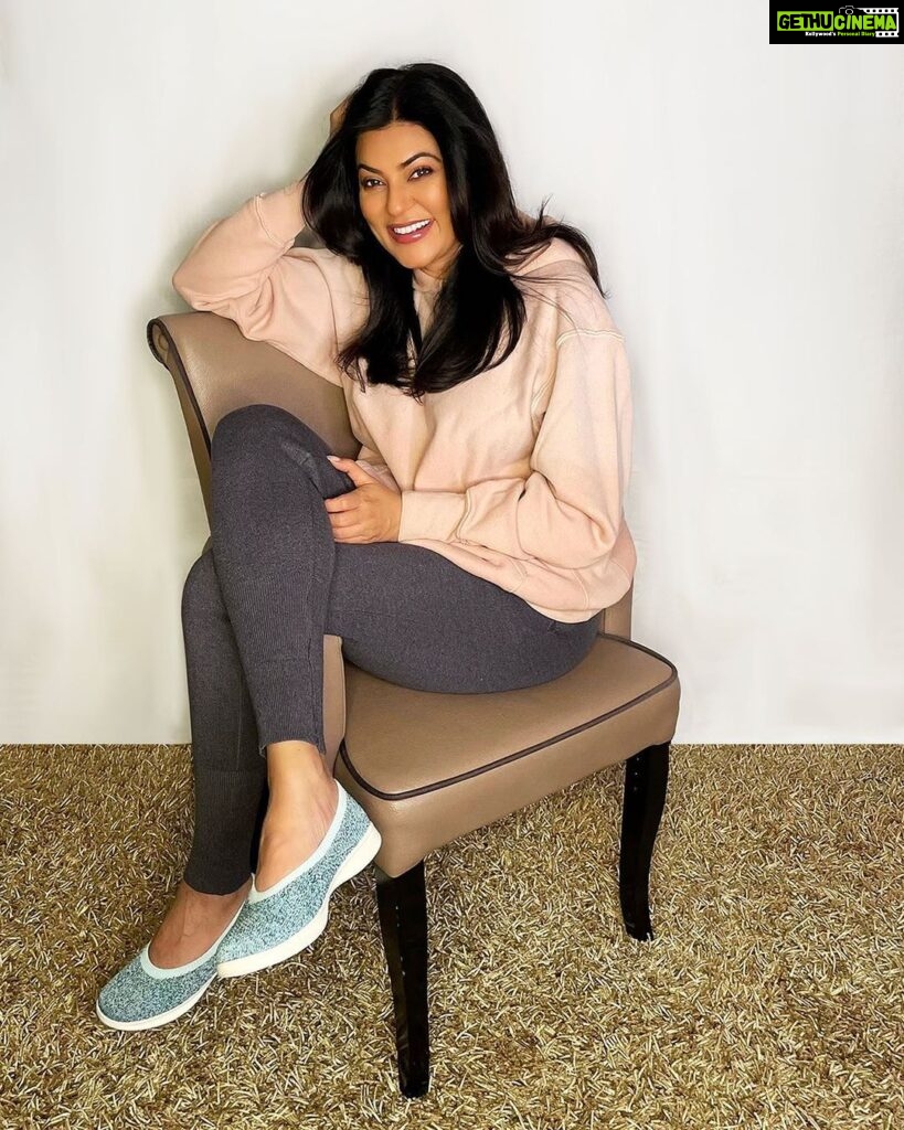 Sushmita Sen Instagram - Guys, you said comfort? I heard Lola from Happenstance! 😉👠💃🏻 With supreme flexibility and bouncy soles, each pair is a statement piece for everyday walking. For you and me. Don’t just walk. You fly, girl! 😊💃🏻❤️ @happenstanceofficial X Sushmita Sen Start the comfort experience at happenstance.com #myhappenstance #lolashoes #comfortableshoesandsandals ❤️🤗