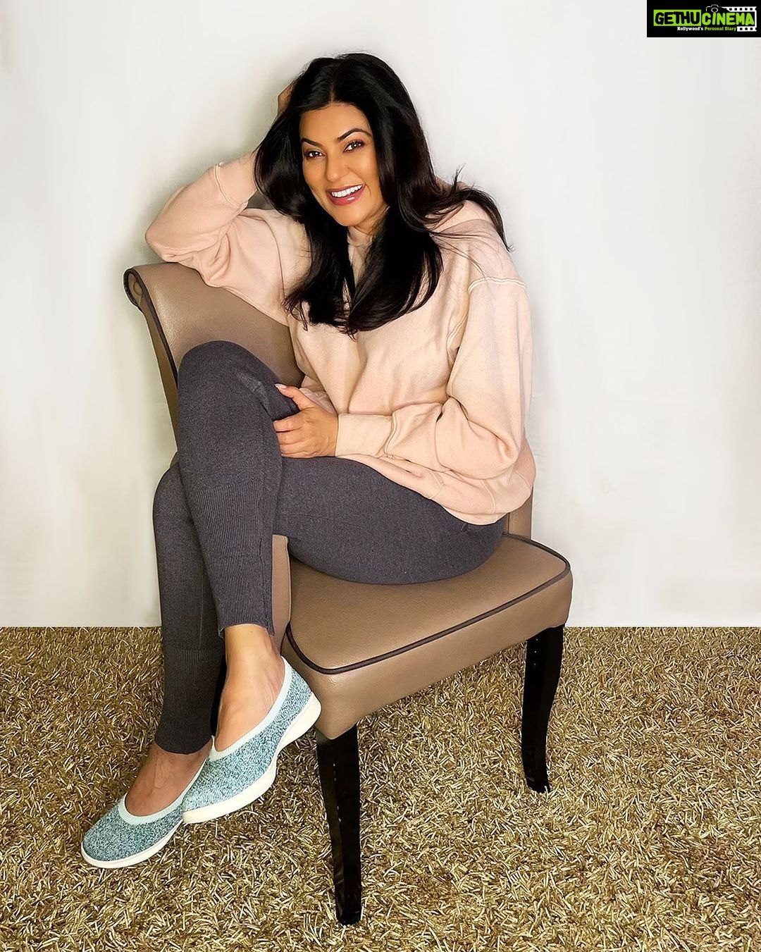 Sushmita Sen Instagram - Guys, you said comfort? I heard Lola from Happenstance! ππ ππ» With supreme flexibility and bouncy soles, each pair is a statement piece for everyday walking. For you and me. Donβt just walk. You fly, girl! πππ»β€οΈ @happenstanceofficial X Sushmita Sen Start the comfort experience at happenstance.com #myhappenstance #lolashoes #comfortableshoesandsandals β€οΈπ€