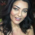 Sushmita Sen Instagram - Quick #livesession 😁❤️🤗 Just to say I love you!!!!😍 #happyweekend #duggadugga 😇💃🏻🎶