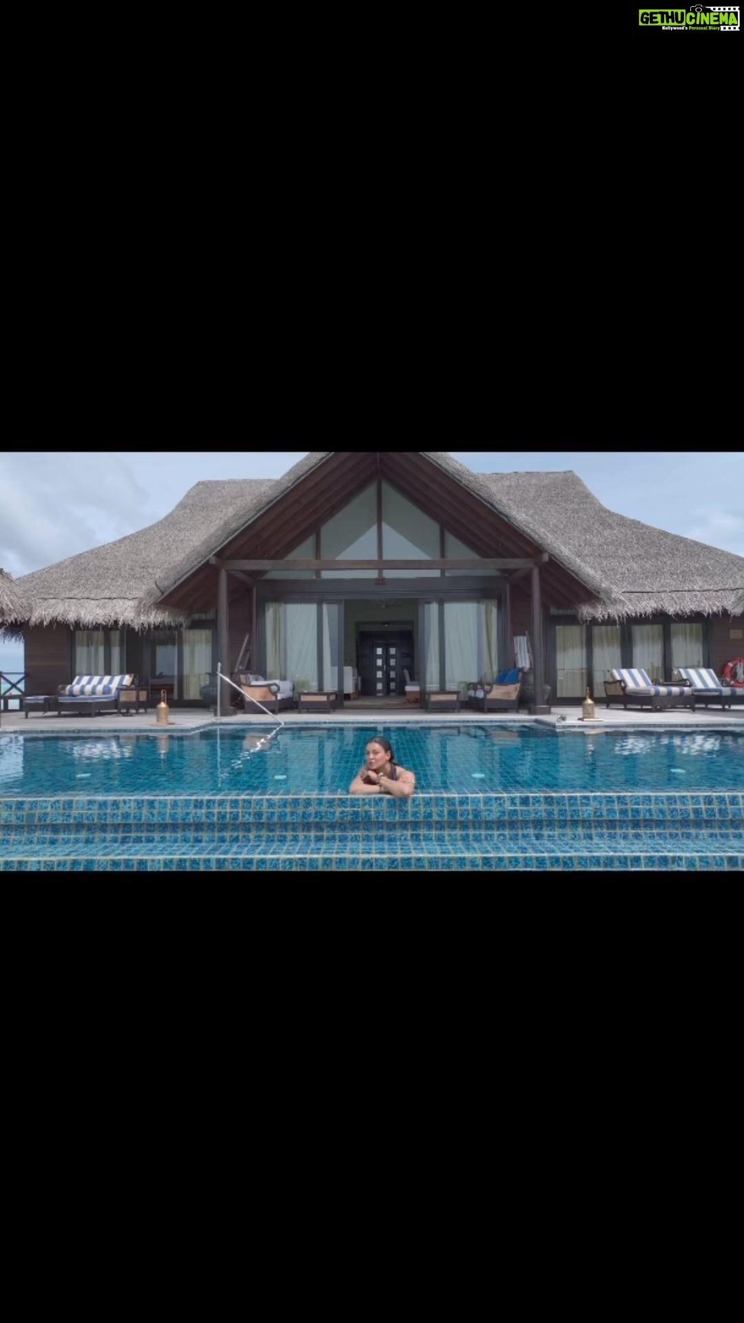 Sushmita Sen Instagram - As I get ready to travel…this feeling returns!!!!😍🎶💋💃🏻 #vastness #oneness #happiness #peace #bringit 😁🥂 I have worked hard…now it’s time to #exhale ❤️💃🏻🎶 #sharing #thisfeeling #yourstruly 💋 I love you guys!!! #duggadugga 🤗🥰