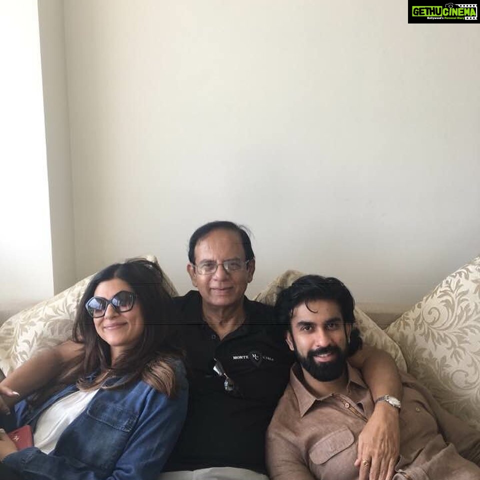 Sushmita Sen Instagram - Happpyyyyy Father’s Day Baba!!!😍❤️🤗⭐️🌈💃🏻 To the kindest, most loving & divine presence in our lives…we are all so blessed to be your children & grandchildren!!!😇❤️We love you baba!!! Alisah, @reneesen47 & #yourstruly 😁⭐️❤️ To all Fathers…Thank you!!!🤗 I love you guys!!! #duggadugga 🌈