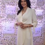 Sushmita Sen Instagram - Happy to attend the launch of Zoya's festive collection, Libera @zoyajewels with Ajoy Chawla and Revathi Kant from Titan.😊 Impeccable crafting!!! 😍 Beautiful designs merge with artistic inspiration in the form of finding your flow in rare jewellery for Zoya's Libera. 🤗❤️ #liberabyzoya #unchainedelegance #findyourflow #celebratelife 😁🌈