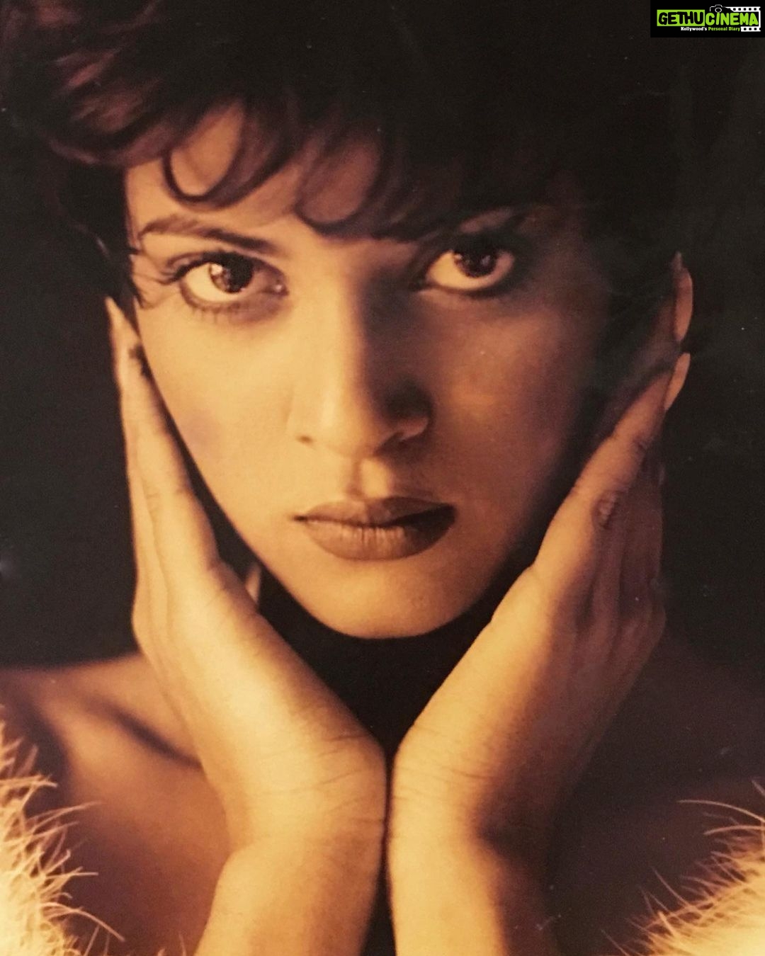 Sushmita Sen Instagram - This picture is exactly 29 years old, shot by the epic man & photographer #prabuddhadasgupta 😍❤️🤗 In the rawness of this picture, he beautifully captured an 18 year old me…with a smile he said, you realise you’re the first Miss Universe I’ve ever shot…I proudly added, it’s actually INDIA’s first ever Miss Universe 😊❤️ The privilege of representing & winning for my Motherland is an honour so profound, it brings me to tears of joy even today...29 years later!!!🤗🇮🇳❤️ I celebrate & remember this day with great pride as History bears witness, INDIA won Miss Universe for the first time ever on 21st May 1994 in Manila #philippines (Mahal Kita 🇵🇭😍) #happy29thanniversary #missuniverse1994 #INDIA ❤️ #yourstruly Thank you all for the love, goodness, & the most beautiful messages…forever cherished!!!😍😊💋 I love you guys!!!! #duggadugga 🥰💃🏻🎶