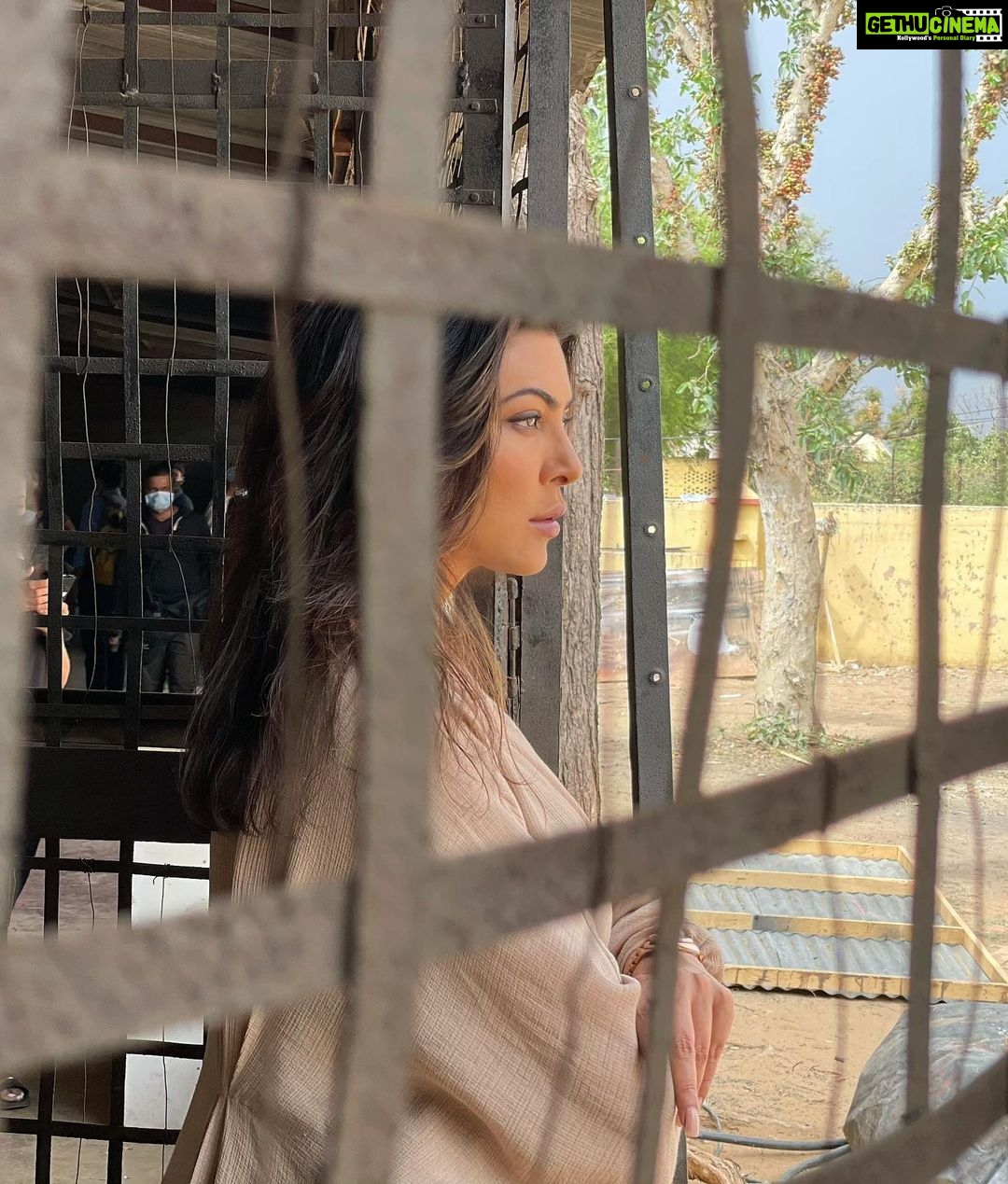 Sushmita Sen Instagram - #humanspirit My heart goes out to people who are fighting for a single breath...mourning the loss of loved ones...struggling to make a living...the plight of daily wage workers...all our covid warriors both medical & volunteers relentlessly fighting helplessness π And yet, the human spirit prevails EVERY SINGLE TIME!! β€οΈ Its overwhelming to say the least, to witness people from all walks of life, all faiths, all geographies stepping forward to help each other through this pandemic UNCONDITIONALLY...driven purely by empathy & humanity!!πβ€οΈ Letβs not waste a single moment playing the blame game, for that moment, can be better utilised doing everything WE can to save a life.π Every life is precious...we must not get used to it being reduced to a death toll number. I am blessed to be surrounded by fans, family, friends & healthcare workers who have been tirelessly helping me to aid others...even if one life at a time. I salute all you people doing your bit...itβs helping more lives than you will ever know!!!β€οΈ We each have our challenges, some tougher than the others...but, get through this...WE WILL...TOGETHER!!!π Please stay safe, stay healthy, stay clean, try to keep a calm state of mind, wear the mask and respect the rules...for that, which may look like a cage, could actually be a shield to protect our lives!!π You all are always in my prayers & as gratitude in my heart!! π€β€οΈ Soooooo proud of you guys!!! I love you guys beyond!!! #duggadugga ππ