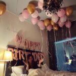 Sushmita Sen Instagram - #aboutlastnight 😄❤️💋 My Maa , Alisah & Renee brought in my birthday with this soaring feeling!!!😄💃🏻🌈 Its good to know THIS is how old they think I am!!! 😅💋👏 Thank you for the avalanche of love, wishes & blessings you all have been showering on me...what a beautiful birthday I am having!!🤗❤️😍😇💃🏻 I looooooove you guys!!! #duggadugga #gratitude #birthdaygirl 😁❤️🥂🎂🌈