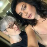 Sushmita Sen Instagram – #capturingreflections 😍😀❤️

#clickclick & #makeup by the awesome @bymaniasha 😁🤗

Fabulous #hair by the super talented @scottf_beauty 🤗👊

Attitude by #yourstruly 😄😉💋

#sharing #workmadefun #goodpeople #greatvibe #workmode #bts 💃🏻🎶😍

I love you guys!!!! #duggadugga 🥰