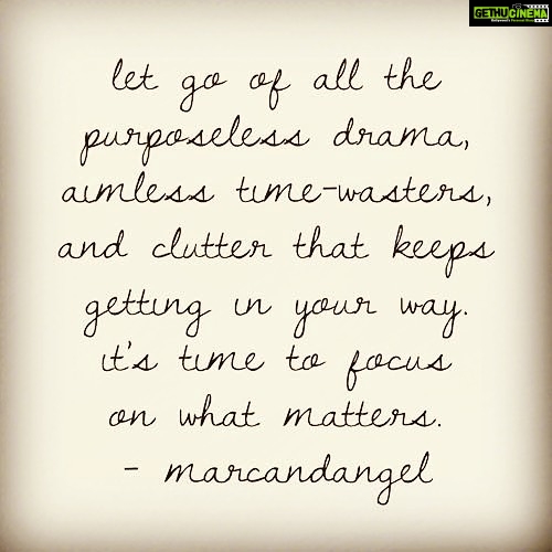 Sushmita Sen Instagram - It’s time...to travel light!! 👍🤗❤️ A gentle reminder to the self & to the selfless!!! ‘Focus on what matters’ 🌈 I love you guys!!! #sharing #drivingthoughts #realisations #knowing #purpose #aim #declutter #focus 💃🏻 #duggadugga