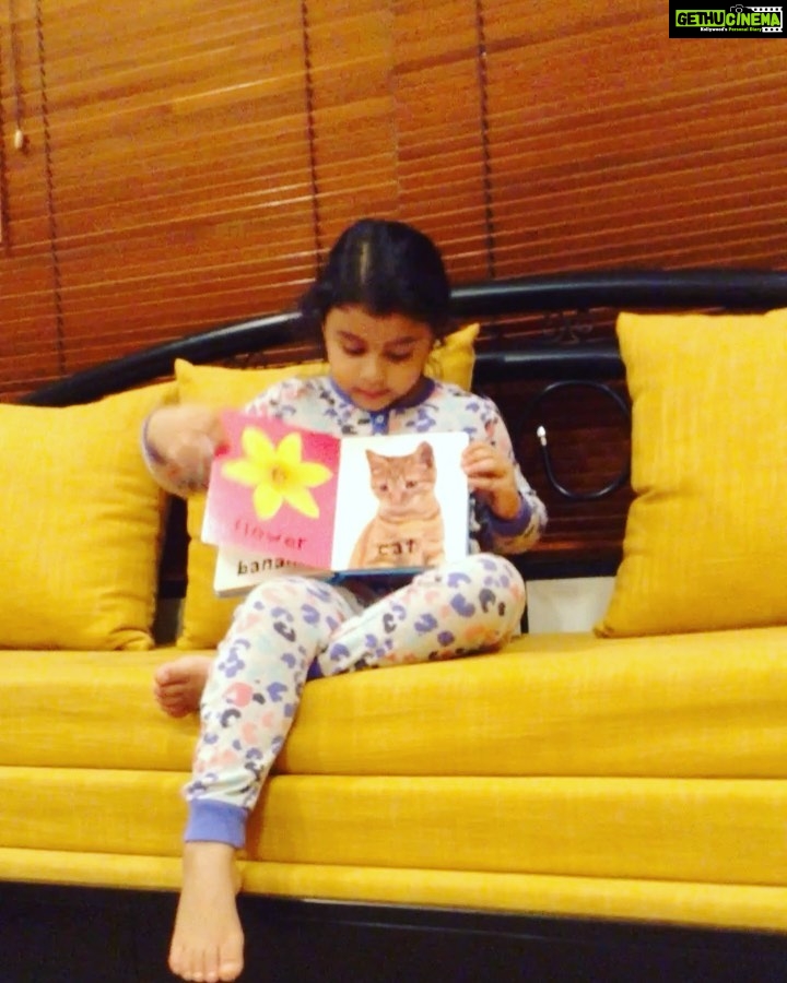Sushmita Sen Instagram - ππβ€οΈFound this video of my then 6 yrs old Alisah...her love for teaching started early, as did her sense of compassion!!!π€π #sharing a happy dose of #innocence #love #ediblecuteness #mywisemunchkin πππ I love you guys!!! #duggadugga ππ»