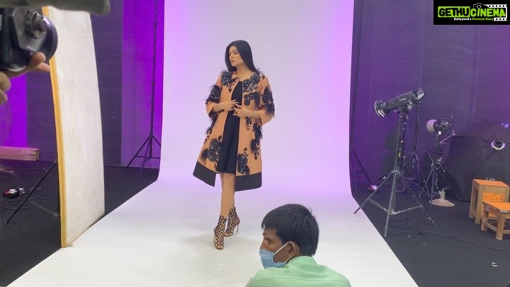 Sushmita Sen Instagram - Coming soon!!! 😉😁❤️🤗💃🏻🎵 I love you guys!! #workmode #teamwork #newshow #firstlook #fashion #influencer 💋 #MyntraFashionSuperstar @MyntraFashionSuperstar @MTVindia @Myntra #MyntraStudio @Voot and use #mfschangetheconversation