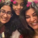 Sushmita Sen Instagram - Happpyyyyyy Birthday My First Love!!!😍❤️💋💃🏻🎶😁🤩 Today my baby turns as old as I was, when I had her!!!❤️ I look on with great love & pride as she grows into this incredible person…one I can still hear saying “you are my destiny” 🤗❤️💋 We love you Shona @reneesen47 🥰 Here’s to your happiness always!!! #duggadugga #Alisah #Maa #partytime 😄💃🏻🎶