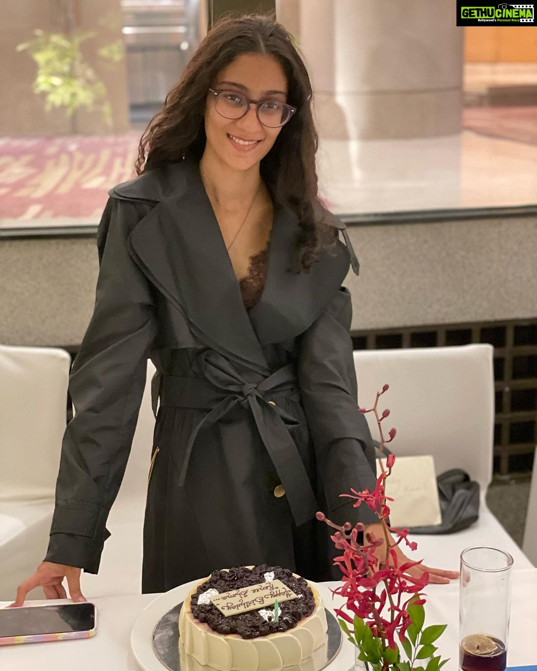 Sushmita Sen Instagram - Happpyyyyyy Birthday My First Love!!!😍❤️💋💃🏻🎶😁🤩 Today my baby turns as old as I was, when I had her!!!❤️ I look on with great love & pride as she grows into this incredible person…one I can still hear saying “you are my destiny” 🤗❤️💋 We love you Shona @reneesen47 🥰 Here’s to your happiness always!!! #duggadugga #Alisah #Maa #partytime 😄💃🏻🎶